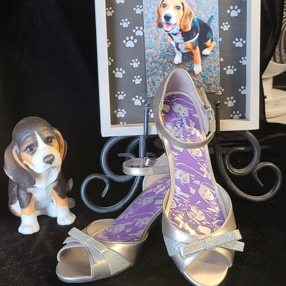 Hannah Montana silver bow tie 51/2 wedge